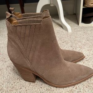 Gadri Pointed Toe Bootie
MARC FISHER LTD 9.5